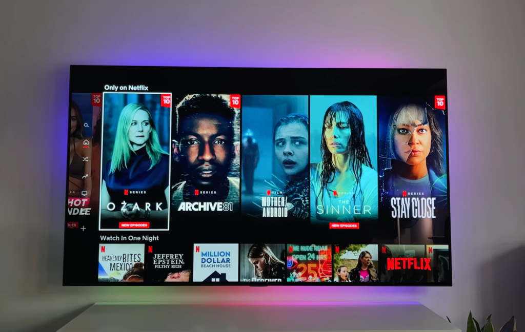 tv lg c1 OLED screen - choosing films on Netflix